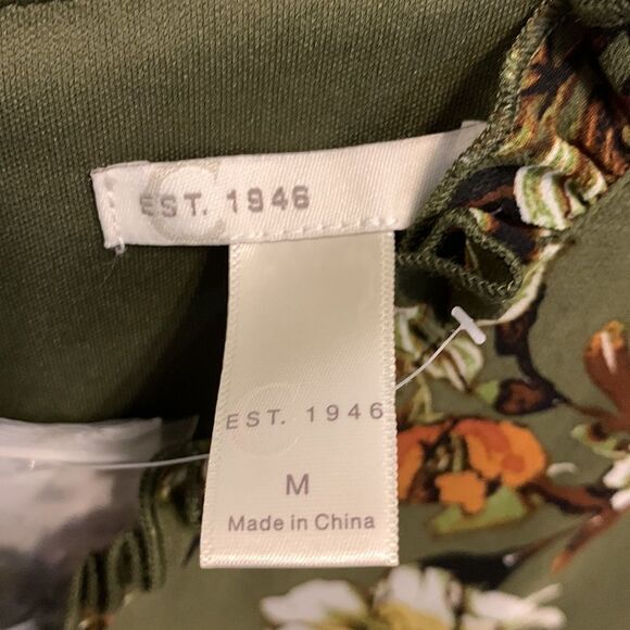 Size medium floral BoHo dress. Two rows of ruffles at the bottom and one - Picture 3 of 9